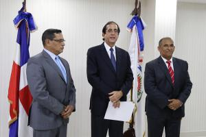 Ministro Montalvo posesiona al nuevo presidente de la Dncd