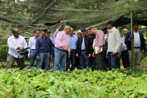 Familias de zona Hermanas Mirabal reciben apoyo para siembra