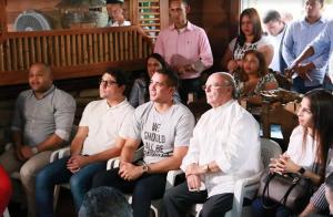 Hipólito Mejía se reune con líderes juveniles para presentarles propuesta