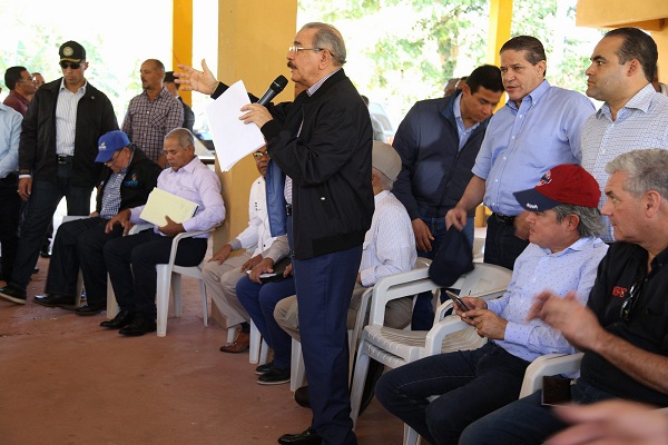 Danilo Medina reunido con productores