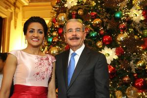 Danilo Medina y primera dama encienden árbol de Navidad y jardines del Palacio Nacional