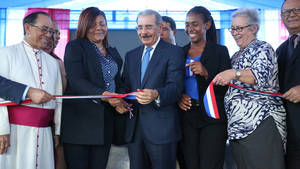 Danilo entrega remodelación hospital en San Rafael del Yuma 