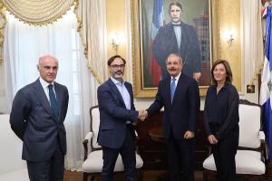 Presidente Danilo Medina recibe a presidente agencia EFE, Fernando Garea