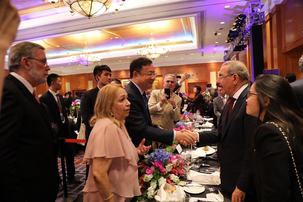 Danilo Medina reunido con empresarios en China