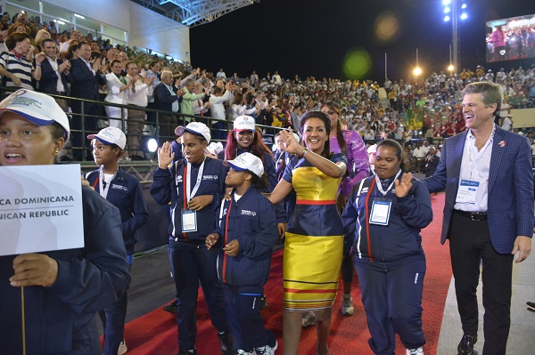 Desfile de la delegación de República Dominicana acompañada por la Primera Dama