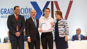 Danilo Medina encabeza XIV graduación del Programa Inglés de Inmersión