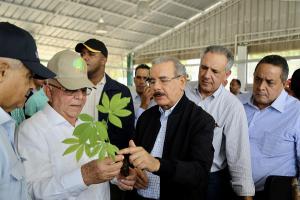Danilo Medina se reune con cacaocultores en Puerto Plata