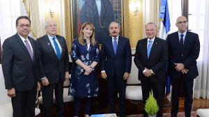 Danilo Medina recibe a la presidenta del Consejo Mundial de Viajes y Turismo
