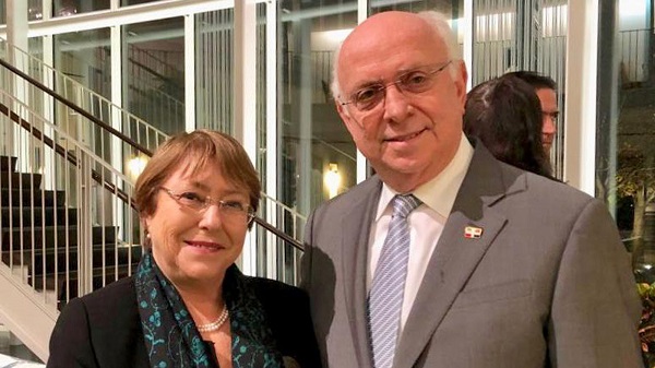 Michelle Bachelet y  José Singer