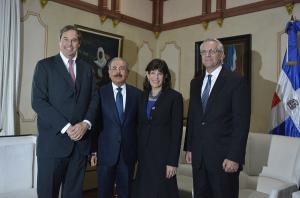 Danilo Medina sostiene reunión de trabajo con presidente de OPIC