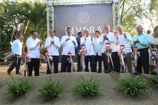 El ministro de Turismo 
acto de inicio de construcción del complejo Infiniti Punta Cana.