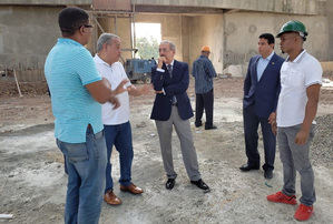 Medina supervisa trabajos construcci&#243;n Santuario Santo Cristo de los Milagros 