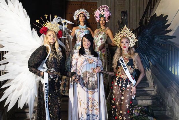 Giannina Azar brilla en La Gala de las Catrinas del Miss Universo 2024 en Ciudad de México.