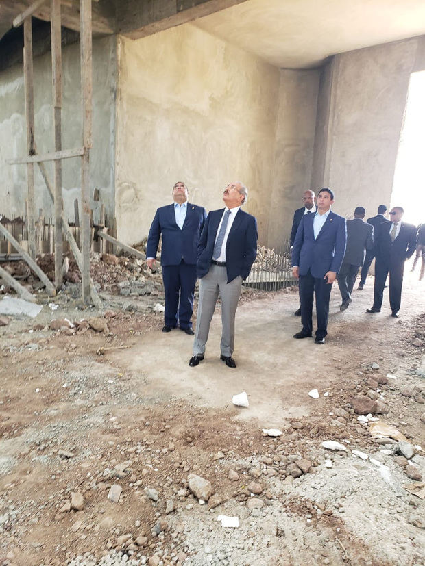 Presidente Danilo Medina supervisión de la construccion   Santuario Santo Cristo de los Milagros.