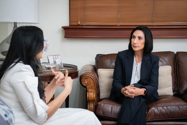 Aisha Syed Castro y Raquel Arbaje.