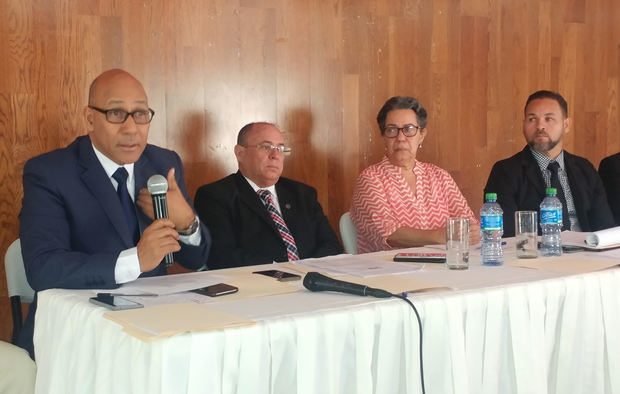 Ministro Peña Mirabal instruyó que se concluya programa de reparación escolar en menor tiempo posible