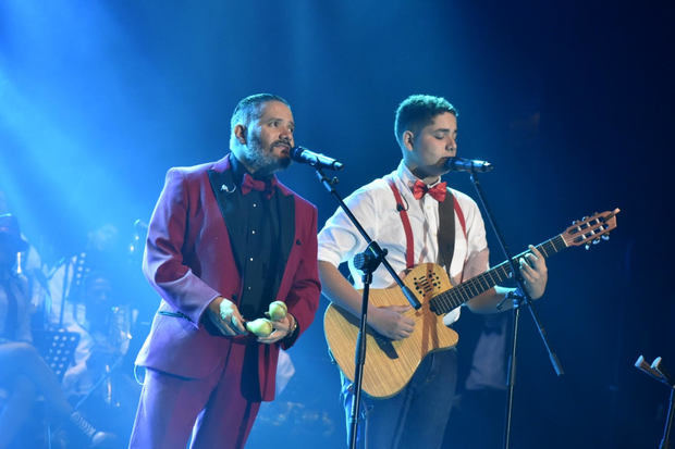 Pavel Núñez y su hijo Ariel Núñez en 'Big Band Núñez Oratoria Mode'.