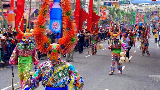 Más de 100 comparsas desfilarán en el carnaval nacional el 8 de marzo.