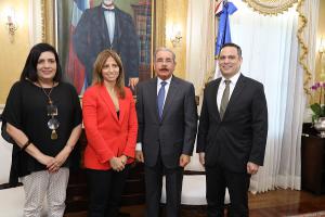 Danilo Medina recibe visita cortesía presidenta Altice en el país
