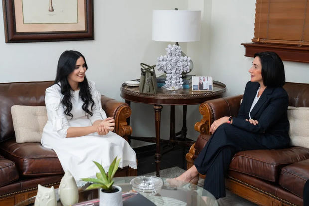 Aisha Syed Castro y Raquel Arbaje.