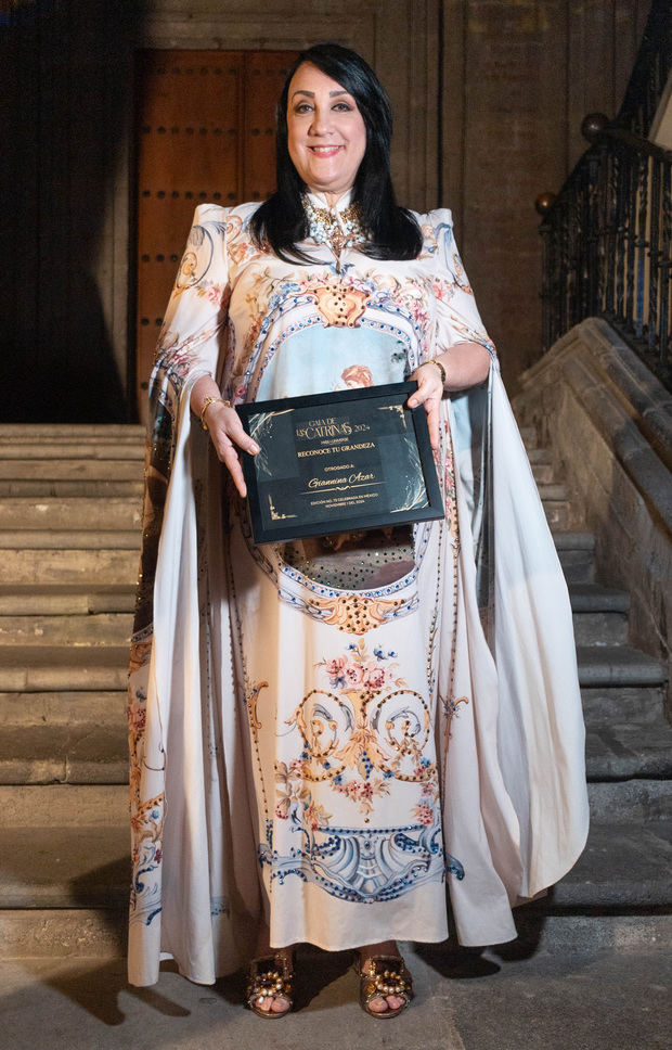 Gianina Azar.