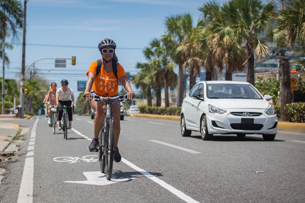 La ciclovía se afianza como alternativa de movilidad en la capital.