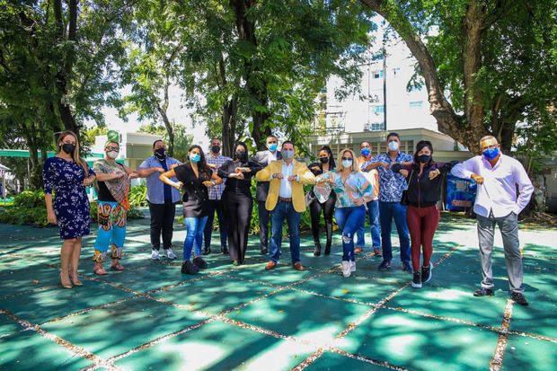 Artistas participantes en el encuentro.