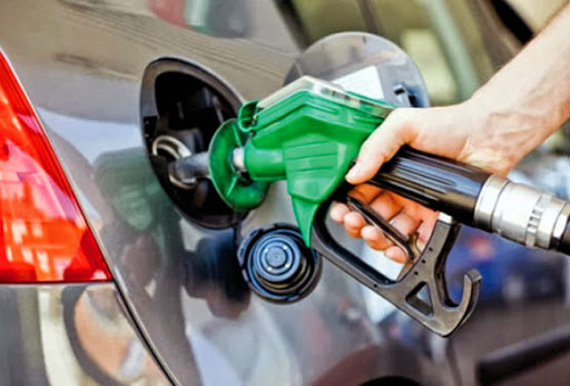 De los Santos pide aumentar beneficios a vendedores de combustibles.