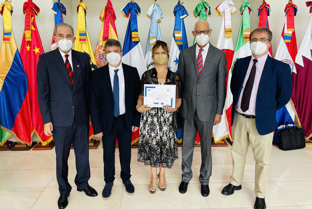 El Ministro del MESCYT, doctor Franklin García Fermín, y el Embajador de España en República Dominicana, Alejandro Abellán García de Diego, y la primera secretaria Delegación de la Unión Europea, María Luisa Benítez-Donoso encabezaron la ceremonia.