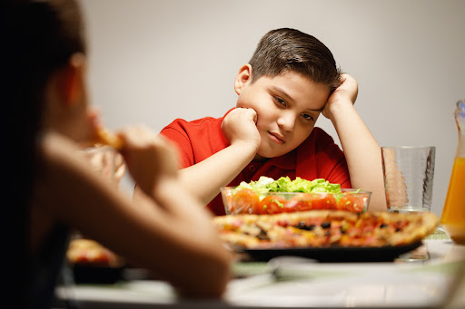 Sobrepeso y obesidad Covid-19 causa deterioro en nutrición de niños y adolescentes.