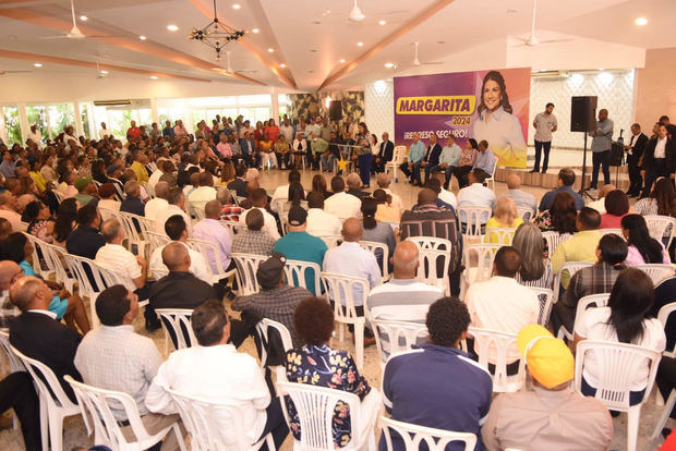 Durante un encuentro en el Club de los Mayoristas, Margarita compartió con cientos de coordinadores.