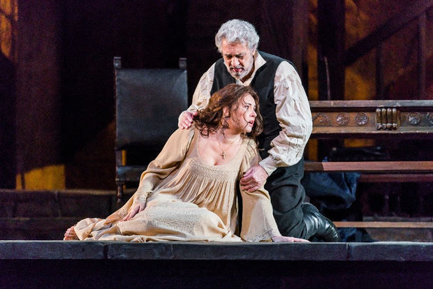 Plácido Domingo como Miller y Sonya Yoncheva en el rol titular de 'Luisa Miller' de Verdi.
 
Foto Chris Lee / The Metropolitan Opera