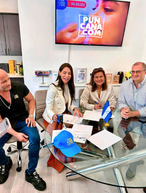 Puncana.com, firma acuerdo con Honduras para promover viajes a Roatán