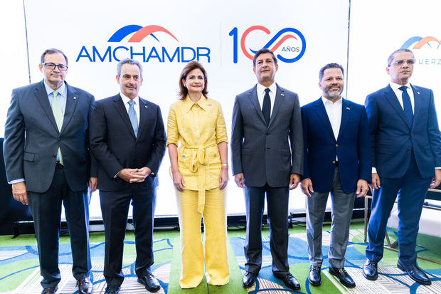 Almuerzo empresarial de AMCHAMDR, celebrado en Santiago.