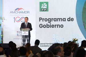 Leonel Fernández Detalla Plan de Gobierno con Visión Integral para el Desarrollo Nacional en Ciclo de Candidatos 2024 de AMCHAMDR