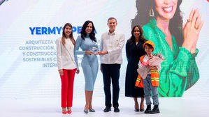 Yermys Peña, galardonada por Ministerio de Relaciones Exteriores de República Dominicana como 