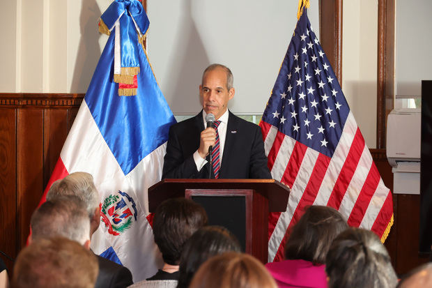 Edwin De los Santos.