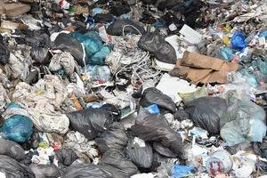 Aumenta cúmulo de basura en Santo Domingo por conflicto por vertedero