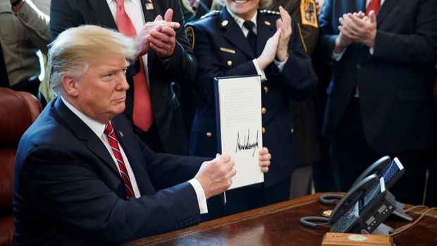 Trump emite el primer veto de su Presidencia por el muro en la frontera