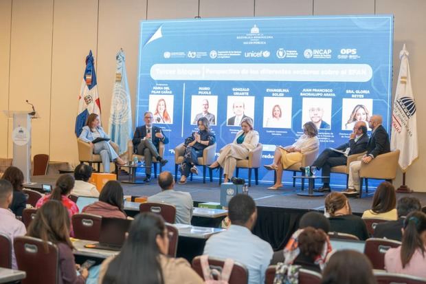Vicepresidente de la AIRD, Mario Pujols durante su participación en foro internacional Políticas públicas para la prevención y la reducción del sobrepeso y la obesidad.