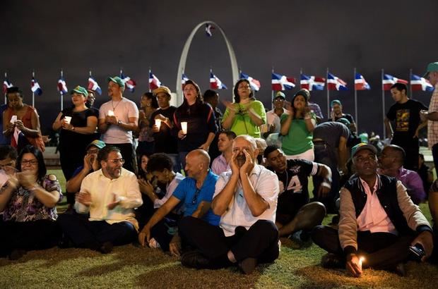 Alianza País realiza protesta pacífica frente a Junta Central Electoral.