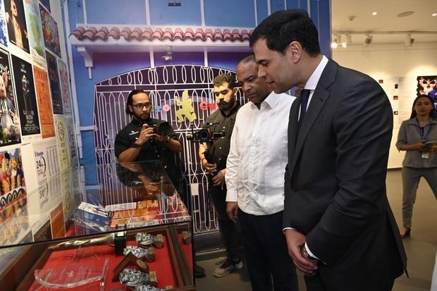 Visita del ministro de Cultura al Centro Cultural Banreservas.