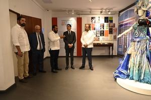 Visita del ministro de Cultura al Centro Cultural Banreservas.