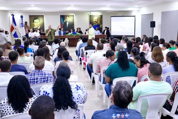 El auditorio municipal se transformó en punto de encuentro para músicos, gestores culturales, estudiantes y ciudadanos.