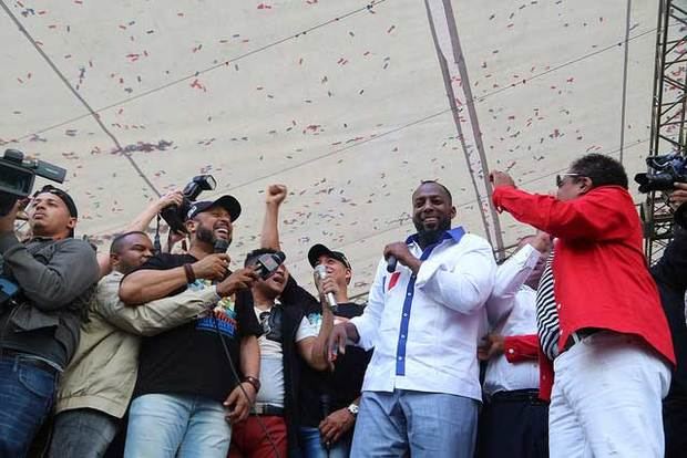 Vladimir Guerrero hizo una breve parada en el parque Eugenio María de Hostos