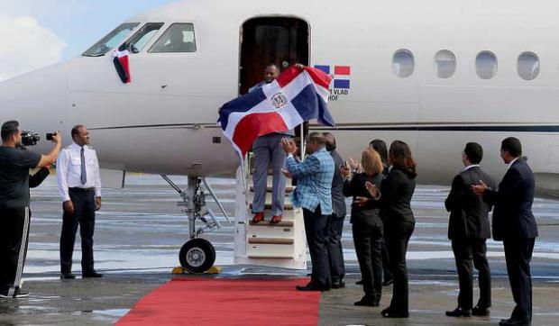 El pueblo de Don Gregorio sale con alegría a recibir a Vladimir Guerrero