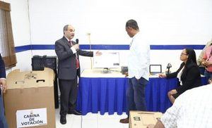 JCE realiza demostración de voto electrónico a partidos del Fopppredom 