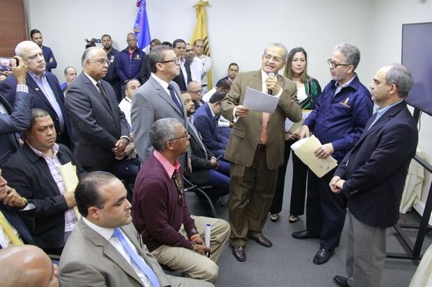 Junta Central Electoral (JCE) sostuvo ayer sábado una reunión de trabajo con delegados técnicos y políticos de los partidos.