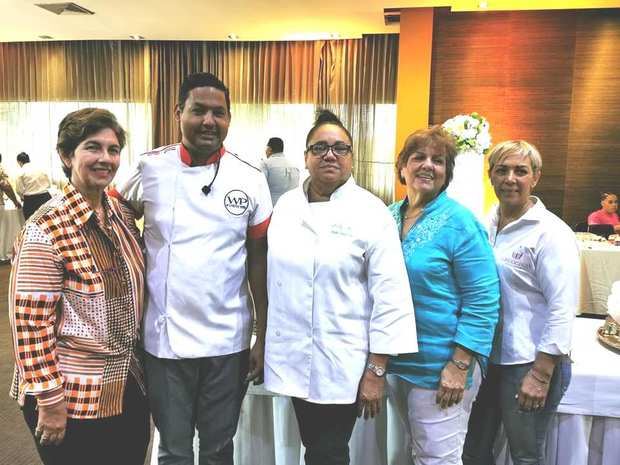 Realizan 3er. Seminario Pastelero dictado por el Chef Wilfredo Peña 