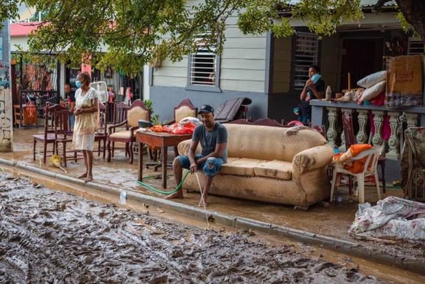 230 personas dejan sus hogares a causa de las lluvias.